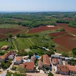 Nyaraló Pilato *